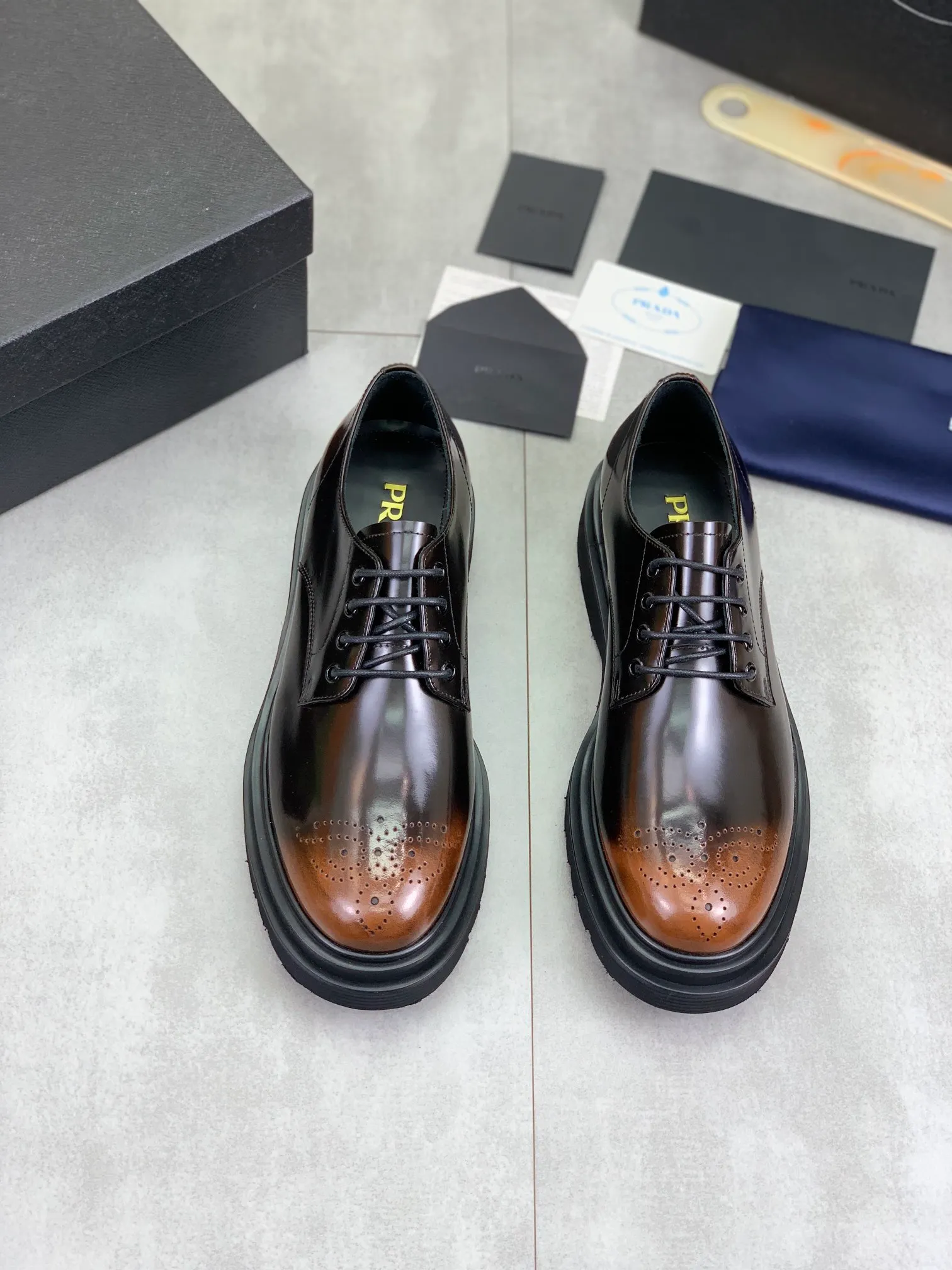 Factory price P880 💰Original quality, top version🔱 ＰＲＡＤＡ——Prada. Men's business casual leather shoes, top quality products. 1:1 shipment ⬆️Luxurious and noble👞All imported original color-rubbed open edge beads, just to create a more comfortable wearing body Tested, upper: original comfortable open-edge bead-rubbed calf leather ➕Top imported water-dyed full cow lining, original light and comfortable TPU foam combination bottom ✔️Code number: 39-44 (38.45 can be customized)
